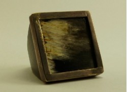 Кольцо из рога с серебром