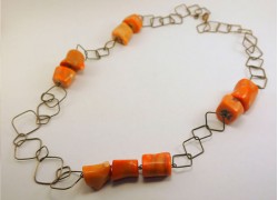 Ожерелье серебряное с кораллом
