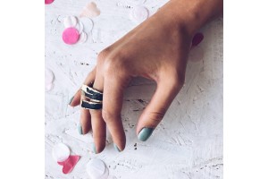 Кольцо из бронзы выгнутое с чернением