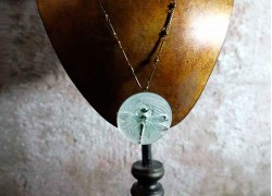 Кулон хрустальный с изображением стрекозы