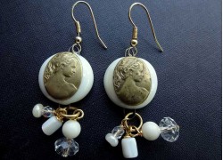 Серьги из стекла Мурано белые с камеей