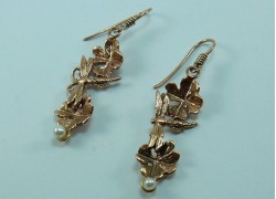 Серьги из бронзы с жемчугом