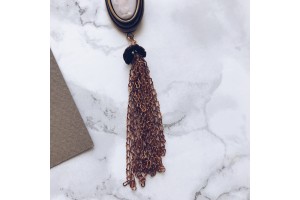 Серьги с камеей и кисточкой